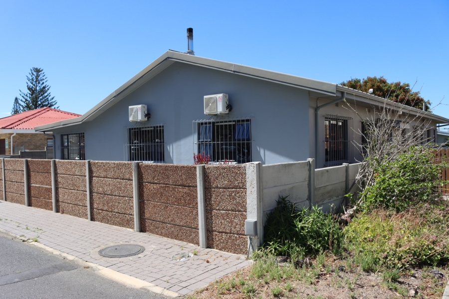 4 Bedroom Property for Sale in Klein Berlyn Western Cape